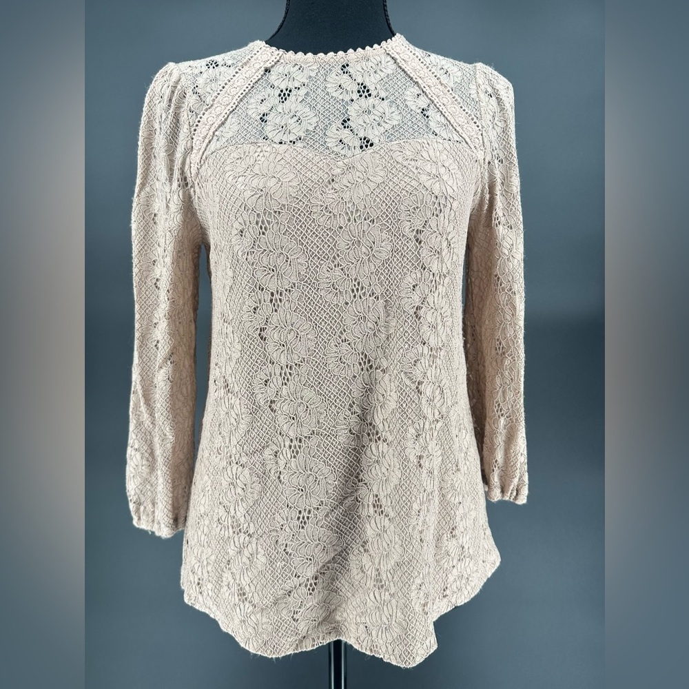 #106 - Cable & Gauge Women's Long Sleeve Lined Champagne Lace Blouse Size‎ M